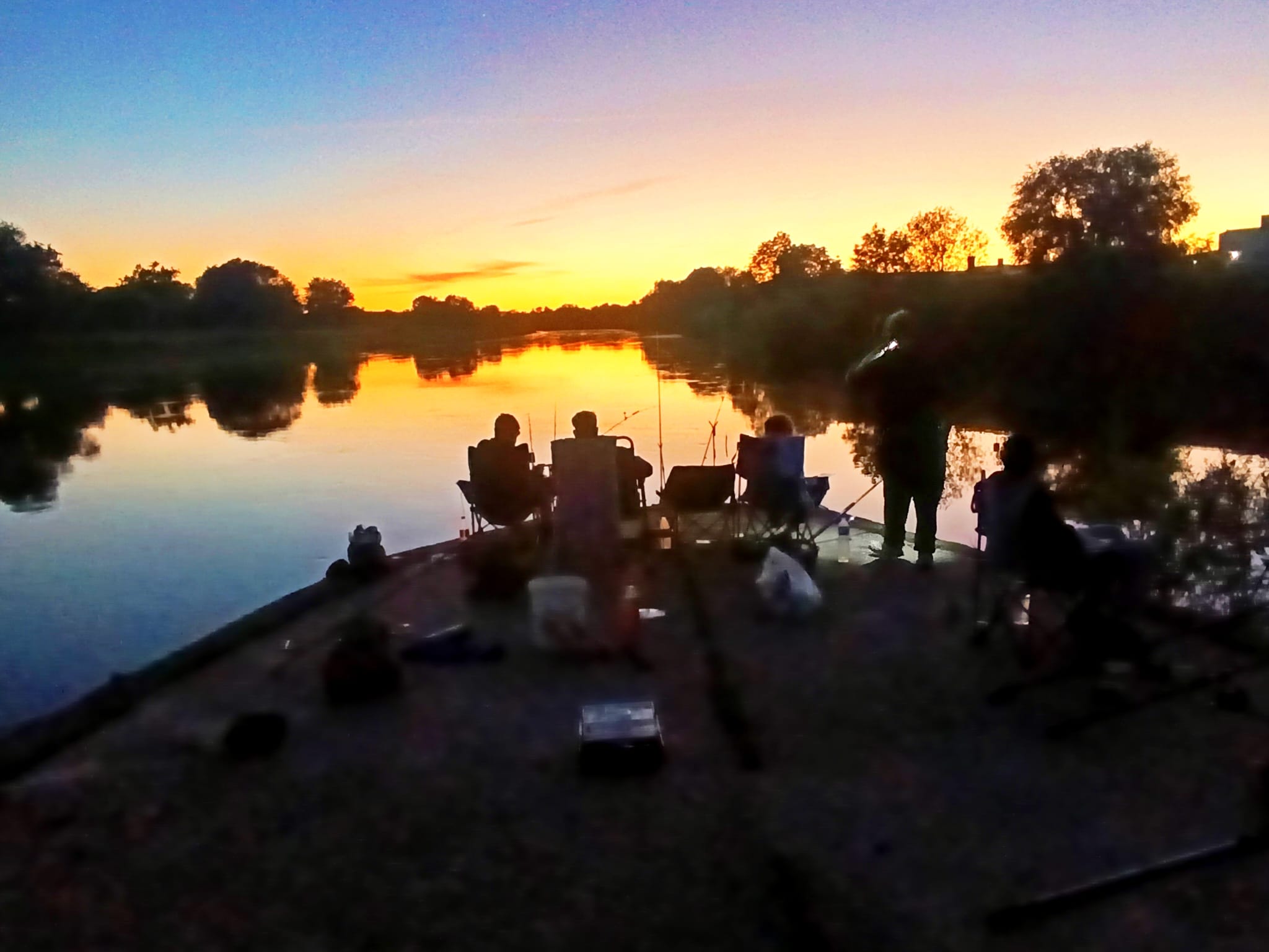 Grillen im Zeltlager der Jugendgruppe