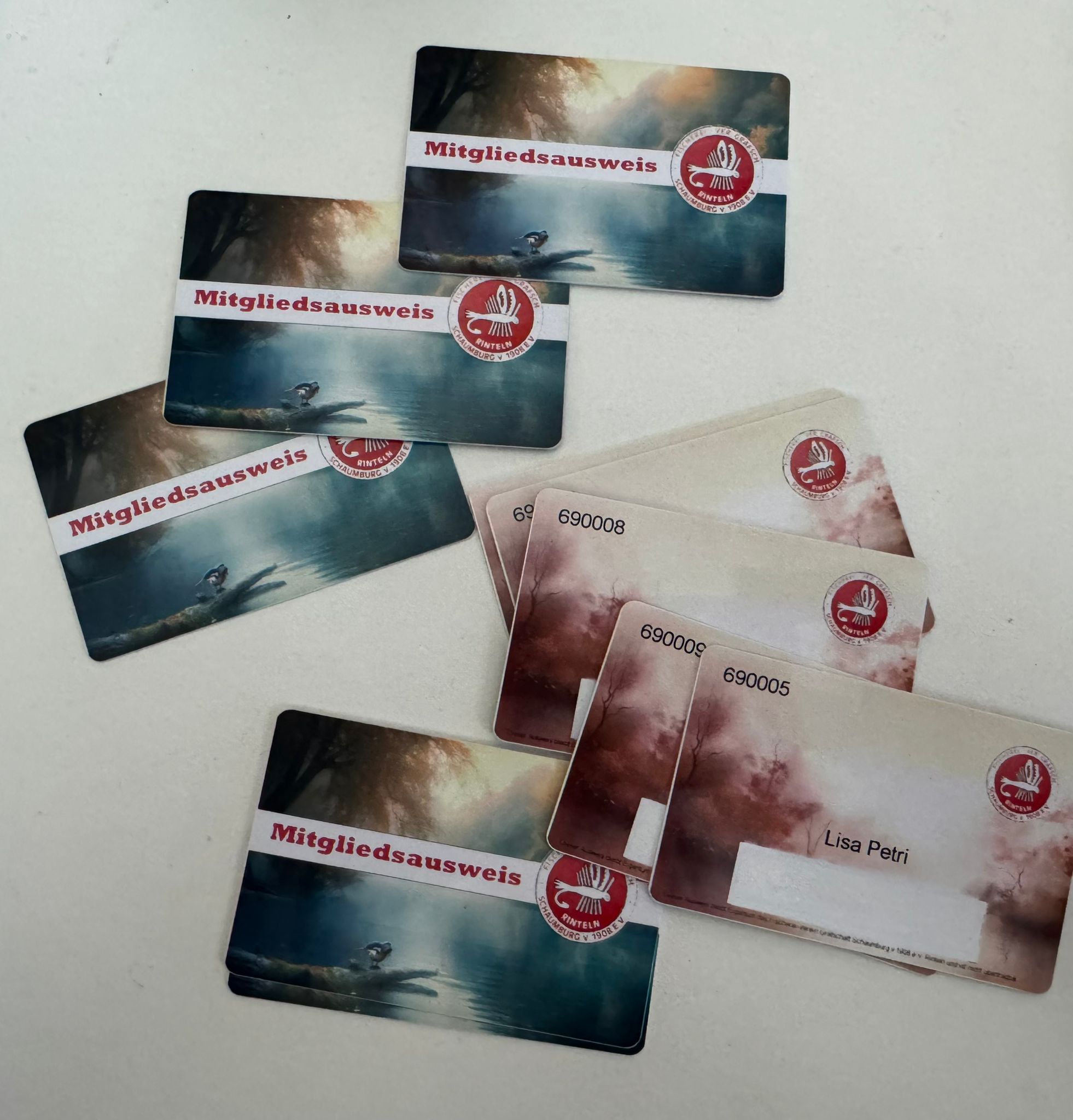 Die ersten Mitgliedsausweise sind da